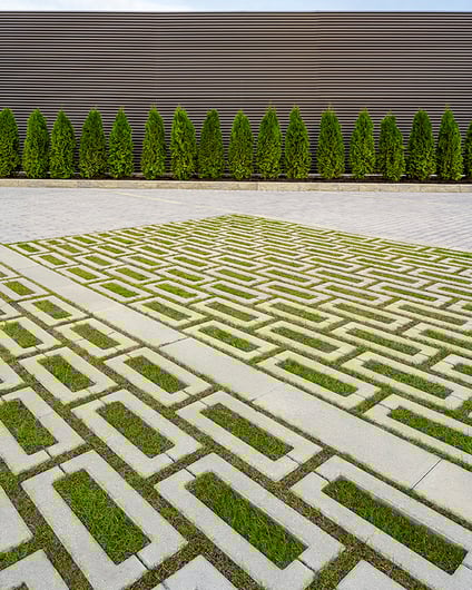commercial-grass-pavers-Aquastorm-pavés-alvéolé-perméable-2021-CA093-Techo-Bloc-RAP01665