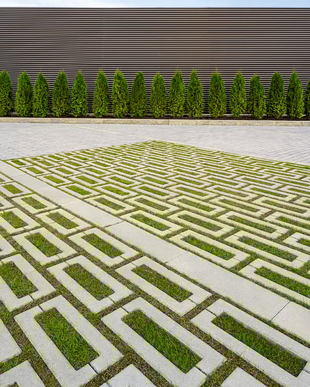 commercial-grass-pavers-Aquastorm-pavés-alvéolé-perméable-2021-CA093-Techo-Bloc-RAP01665
